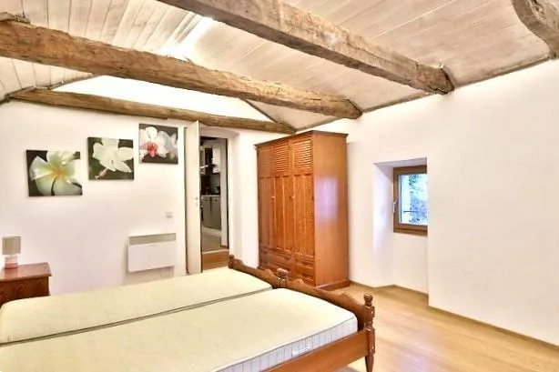 2 1/2-Zimmer-Dachgeschosswohnung mit Gartenanteil mit schöner Seesi... – Foto 7 von 17
