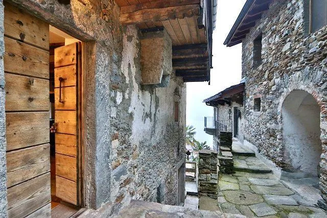 2 1/2-Zimmer-Dachgeschosswohnung mit Gartenanteil mit schöner Seesi... – Foto 9 von 17