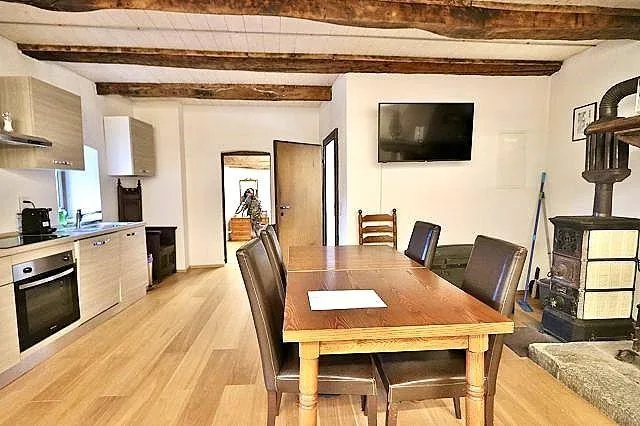2 1/2-Zimmer-Dachgeschosswohnung mit Gartenanteil mit schöner Seesi...