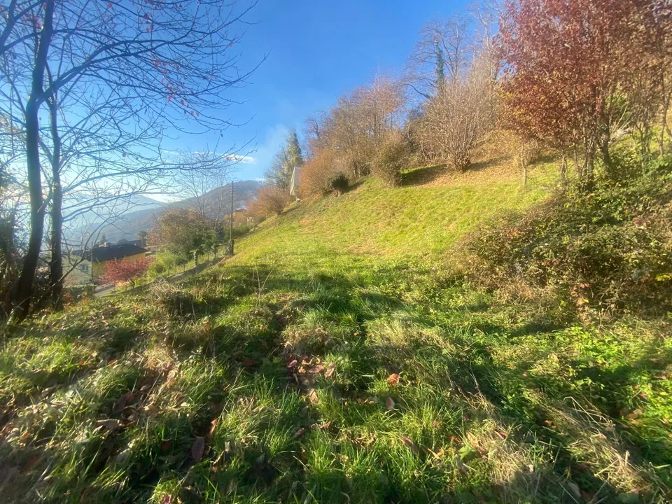terreno edificabile 2141 m2 molto tranquilla, soleggiata con vista ...