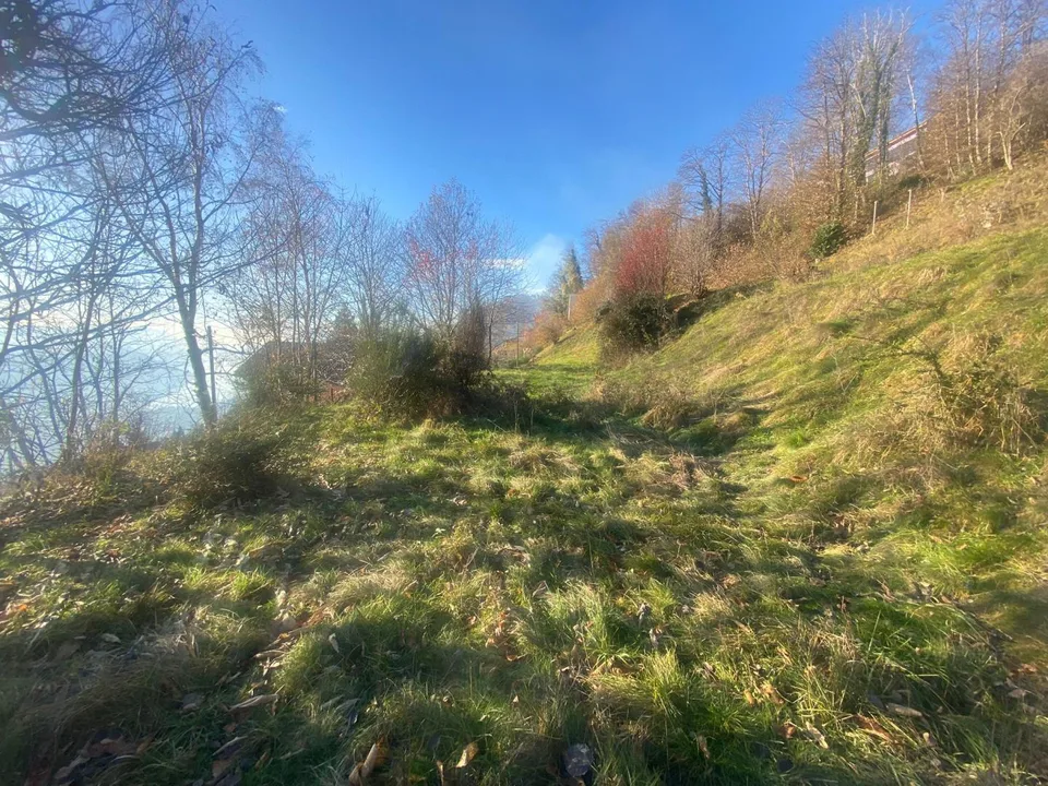 terreno edificabile 2141 m2 molto tranquilla, soleggiata con vista ...