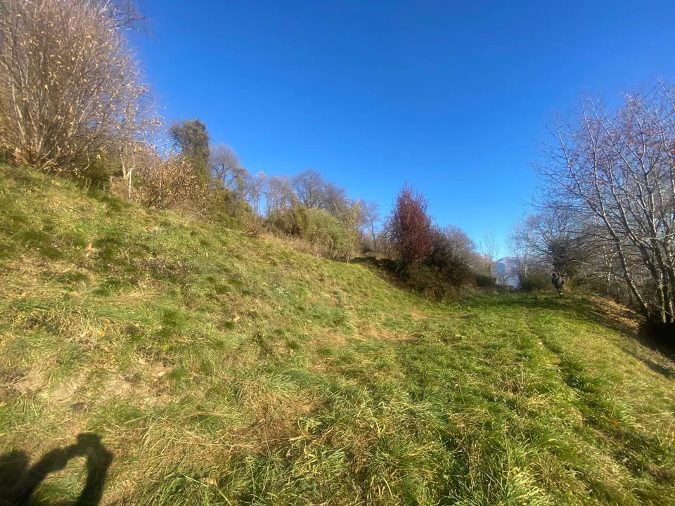 terreno edificabile 2141 m2 molto tranquilla, soleggiata con vista ...