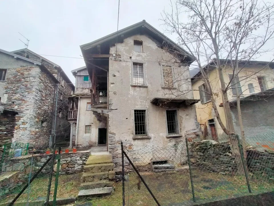 3-Zimmer-Haus zum Renovieren in Italien / casa di 3 1/2 locali in I...