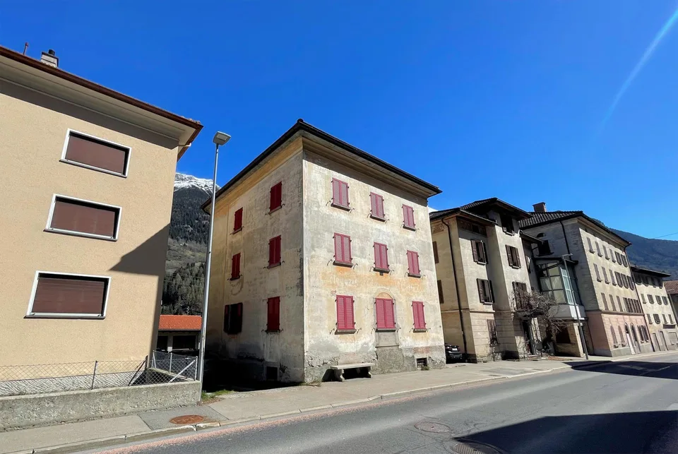Maison Ticinese à rénover dans la zone centrale du village