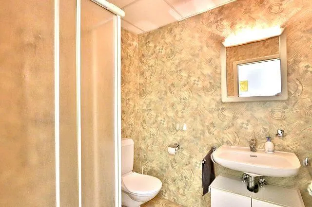 3 Büroräume mit Dusche und 2 Autoeinstellplätze / – Foto 11 von 16