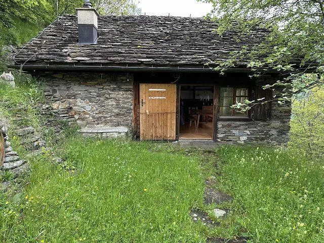 2  1/2-Zimmer-Rustico mit viel Wiesland an Alleinlage, sehr sonnig,...