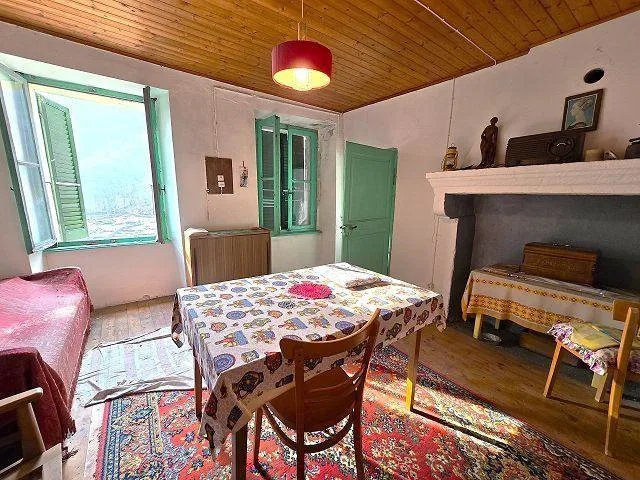 Grande casa ticinese di 9 locali con terreno / grosses 9-Zimmer-Dor...