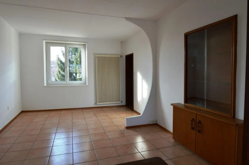 STABILE A REDDITO NEL NUCLEO CON GIARDINO – foto 11 di 13