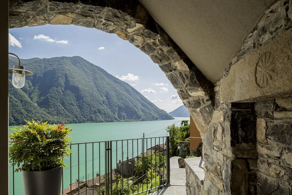FANTASTICO APPARTAMENTO DI 3.5 LOCALI -CON SPLENDIDA VISTA SUL LAGO...