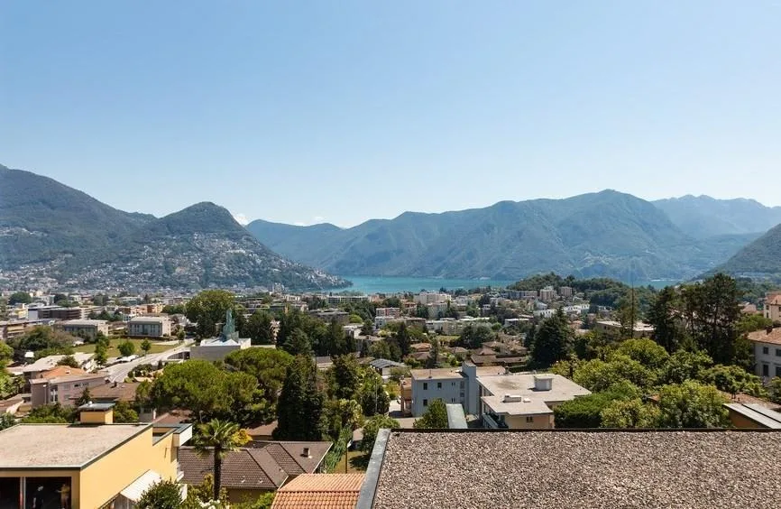 VILLA CON VISTA LAGO