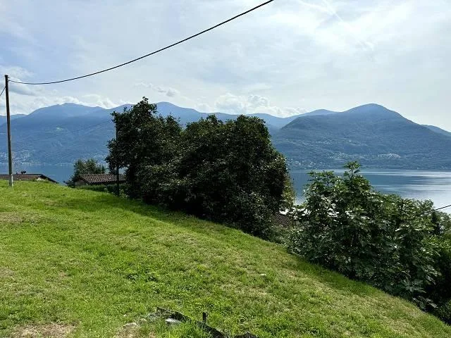 Bauland von 1368 m2 an sehr ruhiger, sonniger Seeblicklage / terren...