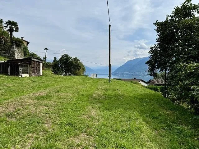 Bauland von 1368 m2 an sehr ruhiger, sonniger Seeblicklage / terren...