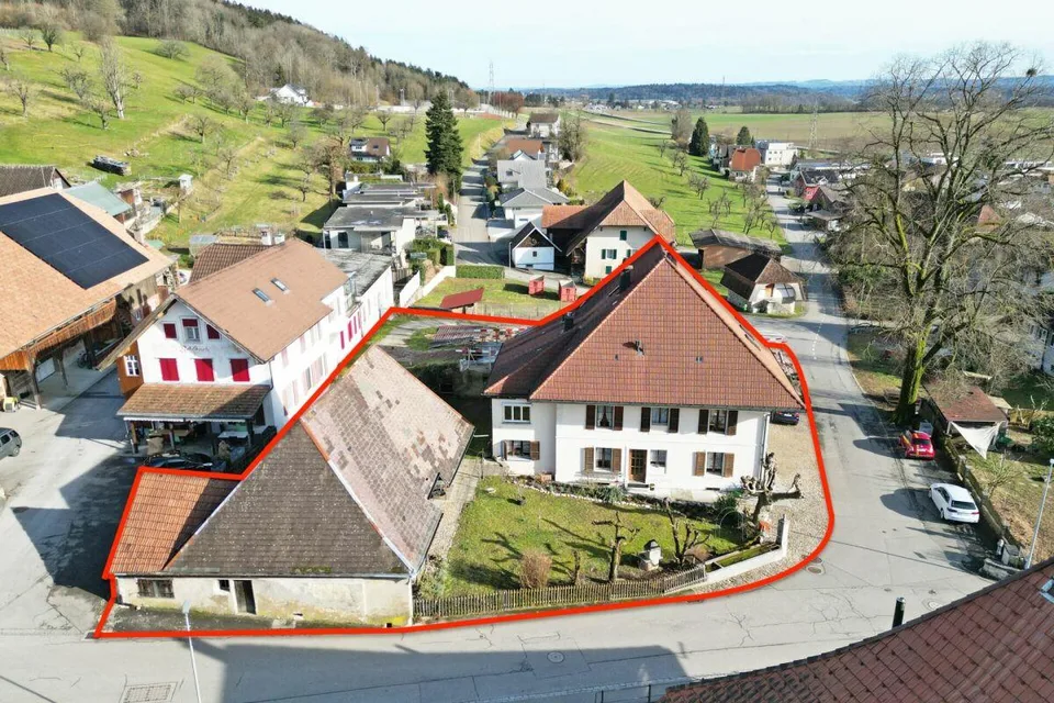 HISTORISCHES ZWEIFAMILIENHAUS MIT NEBENGEBÄUDE