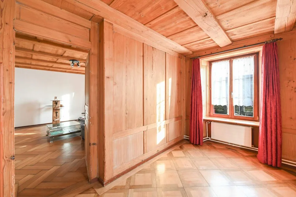 HISTORISCHES ZWEIFAMILIENHAUS MIT NEBENGEBÄUDE – Foto 7 von 9