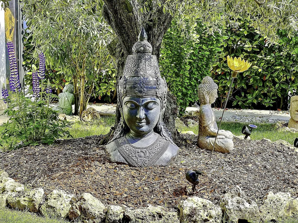 Splendida casa bifamiliare con giardino e parcheggi