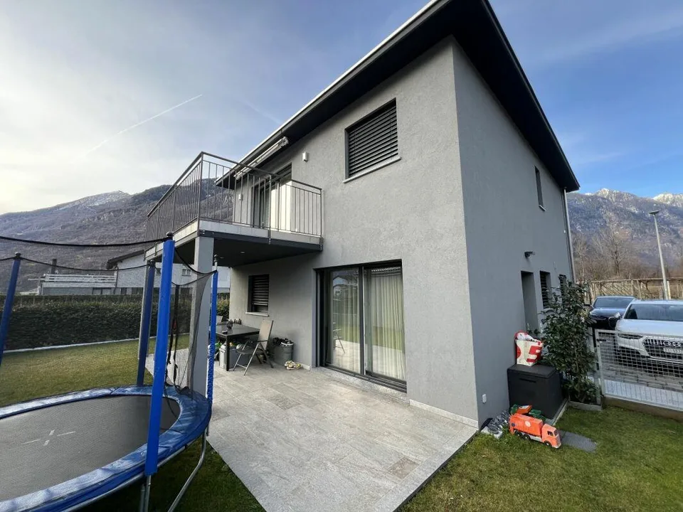 Moderna casa bifamiliare individuale, di 4.5 +3.5 locali con ampio ...