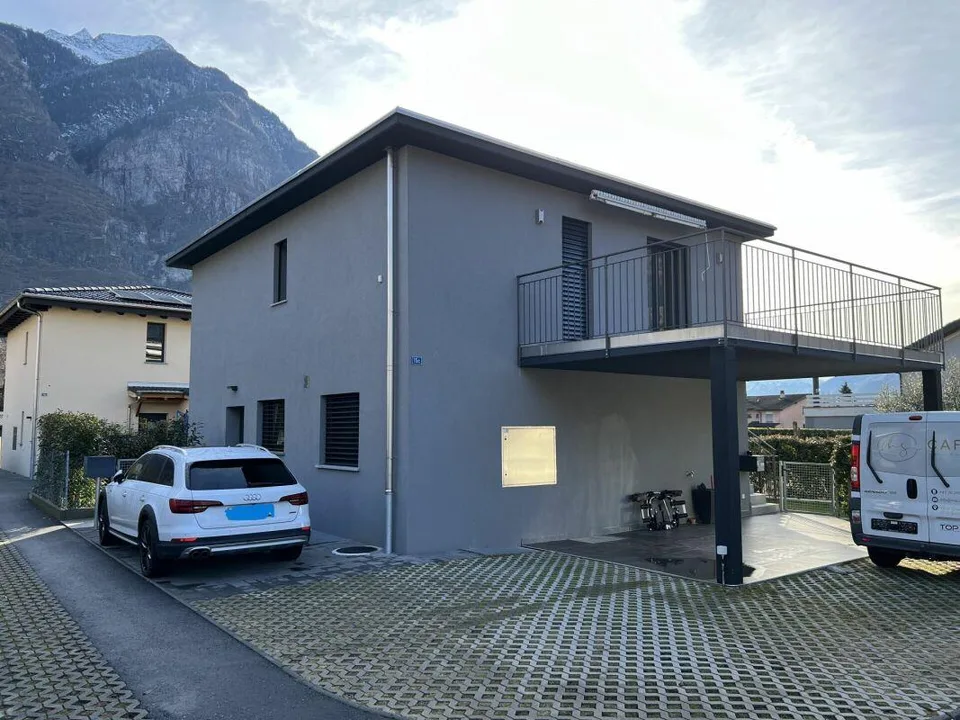 Moderna casa bifamiliare individuale, di 4.5 +3.5 locali con ampio ...