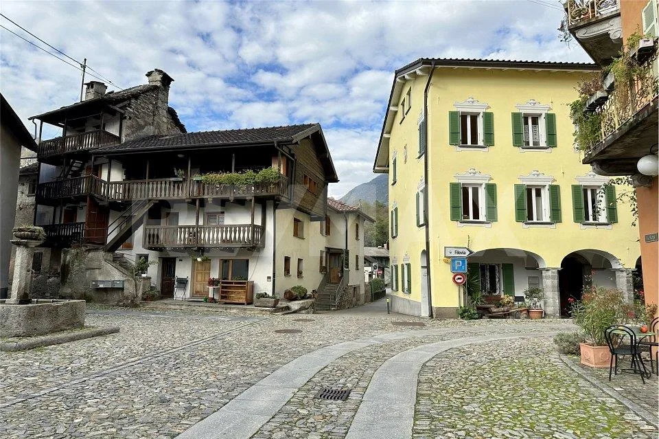Palazzina con rendita molto interessante in vendita a Malvaglia – Foto 8 von 11