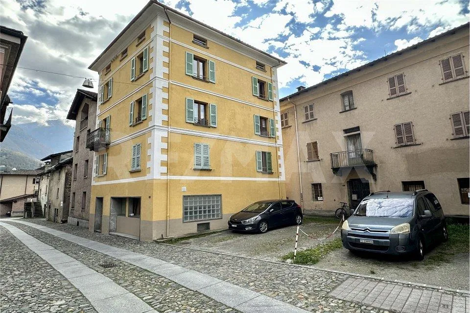 Palazzina con rendita molto interessante in vendita a Malvaglia