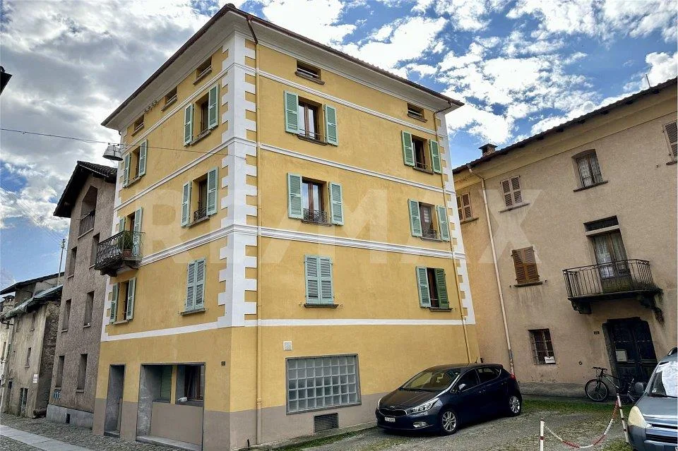 Palazzina con rendita molto interessante in vendita a Malvaglia