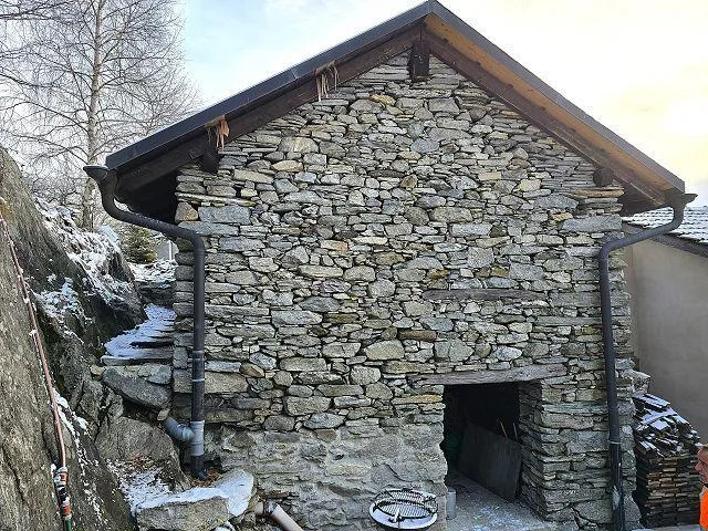 2 Rustici mit grossem Grundstück an sehr ruhiger, sonniger Aussicht... – Foto 28 von 30