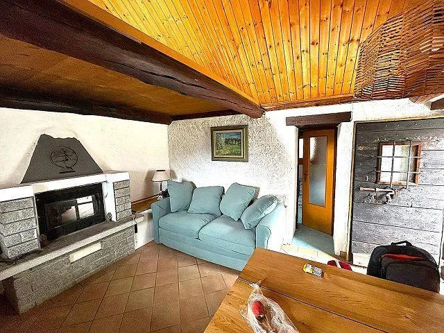 2 Rustici mit grossem Grundstück an sehr ruhiger, sonniger Aussicht...
