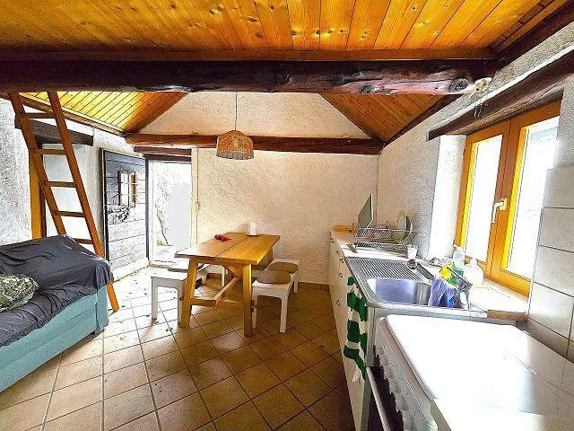 2 Rustici mit grossem Grundstück an sehr ruhiger, sonniger Aussicht...