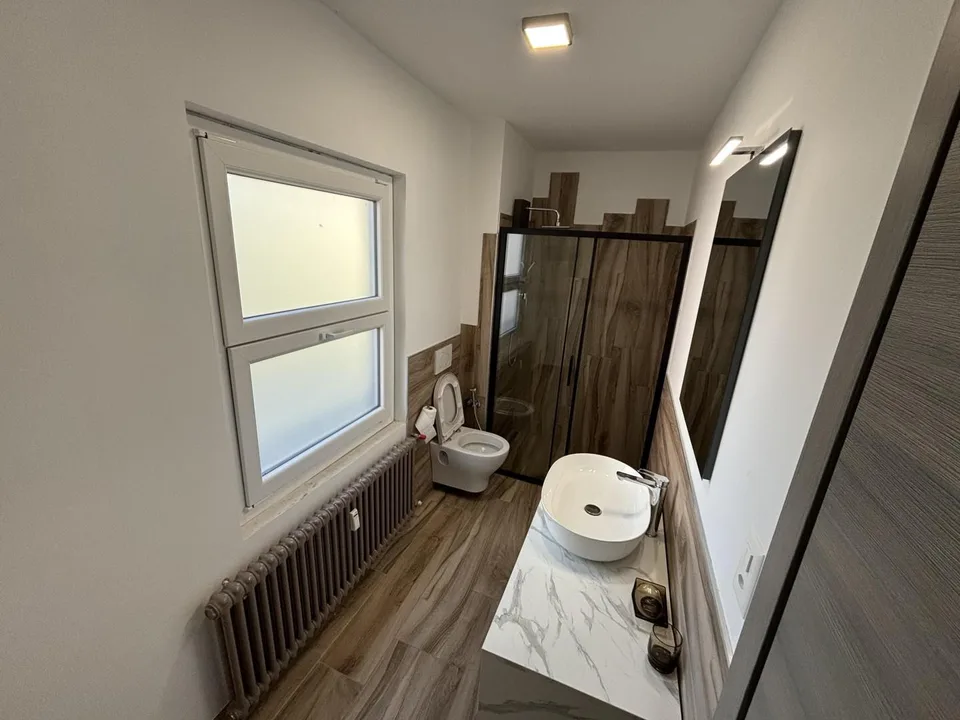 Elegante, renovierte 4-Zimmer-Wohnung in einer Doppelhaushälfte / a... – Foto 7 von 18