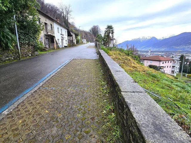 Terreno R2 di 1087 m2 col progetto approvato per 2 case, 2 appartam... – Foto 8 von 14