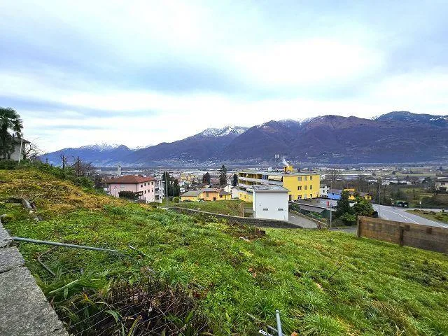 Terreno R2 di 1087 m2 col progetto approvato per 2 case, 2 appartam... – Foto 7 von 14