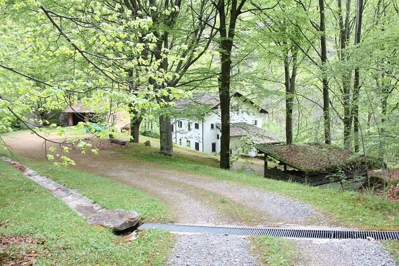 9 1/2-Zimmer-Herrschaftssitz mit grossem Umschwung / villa di 9 1/2...