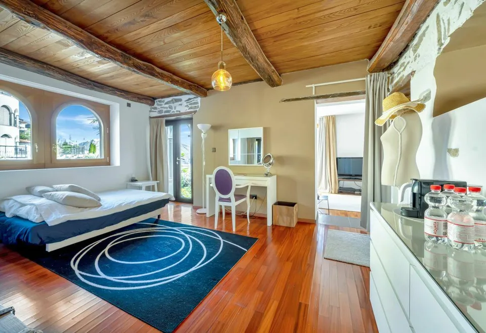 Brione sopra Minusio - Grosse Villa mit Pool