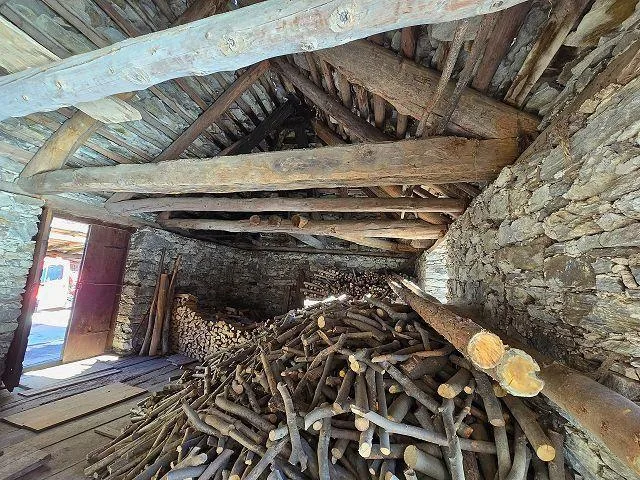 3 rustici da rinnovare con piccolo terreno, bella vista, soleggiata...