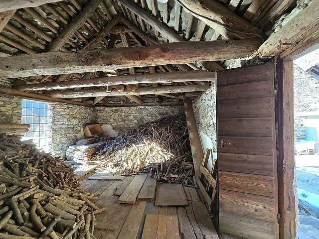 3 rustici da rinnovare con piccolo terreno, bella vista, soleggiata...