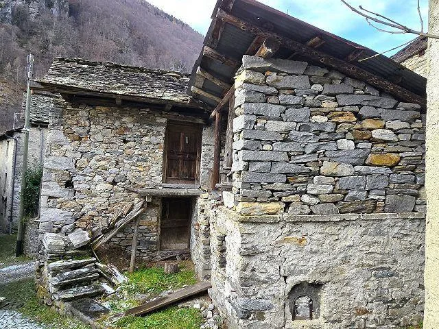 3 rustici da rinnovare con piccolo terreno, bella vista, soleggiata... – Foto 24 von 26