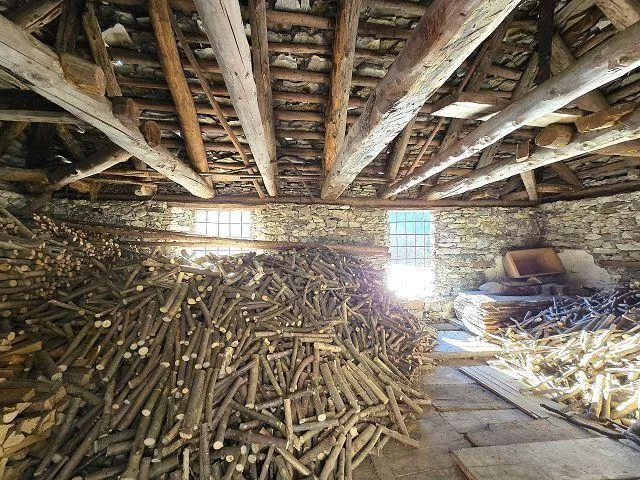 3 rustici da rinnovare con piccolo terreno, bella vista, soleggiata...