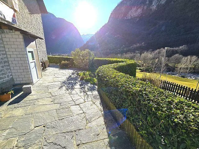 Bella casa di 5,5 loc. con grande terreno e autorimessa, bella vist... – Foto 23 von 30