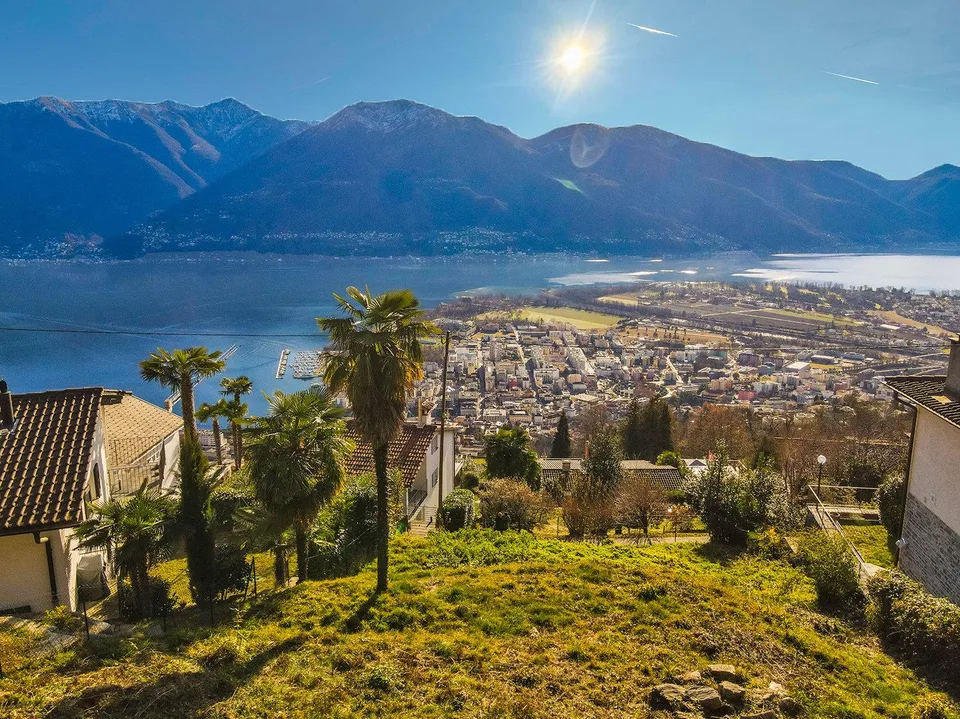 Grande terreno edificabile con splendida vista lago - Großes Baugru...