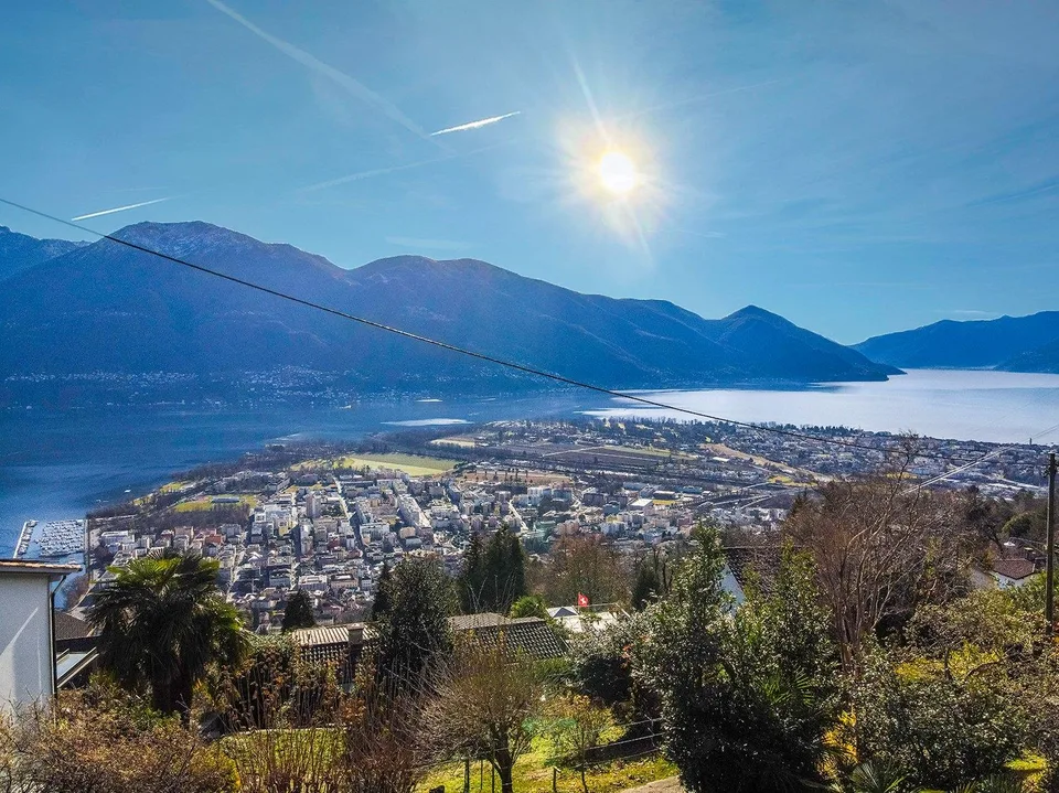 Grande terreno edificabile con splendida vista lago - Großes Baugru...