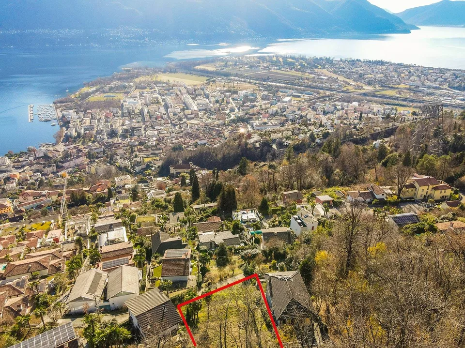 Grande terreno edificabile con splendida vista lago - Großes Baugru...