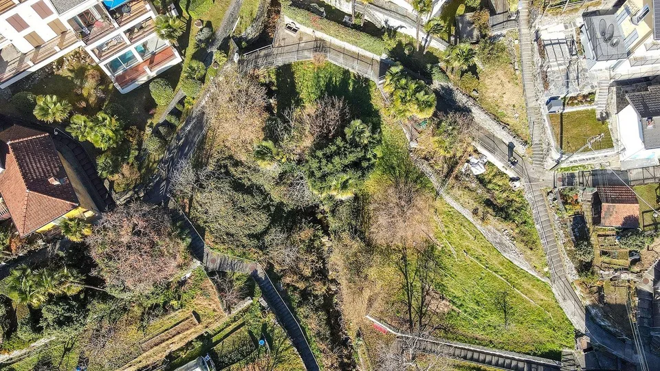 Terreno edificabile con splendida vista lago