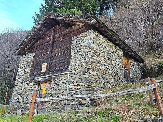 Rustico zum Ausbauen mit kleinem Garten, sehr ruhig, sonnig. Aussic...