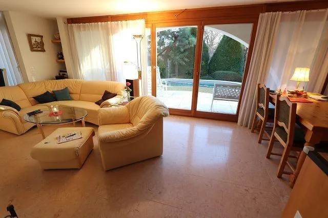 4 1/2-Zimmer-Villetta mit Pool und grossem Umschwung / villetta di ...