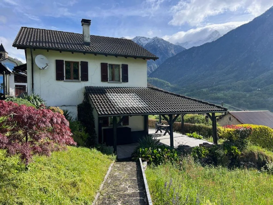Val di Blenio - Casa con giardino grande