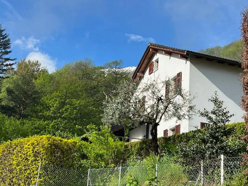 Val di Blenio - Casa con giardino grande