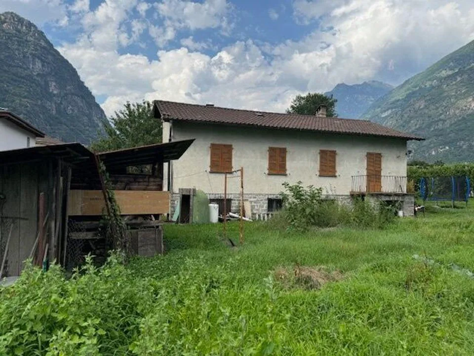 BIASCA - su terreno di mq 850 - CASA da ristrutturare