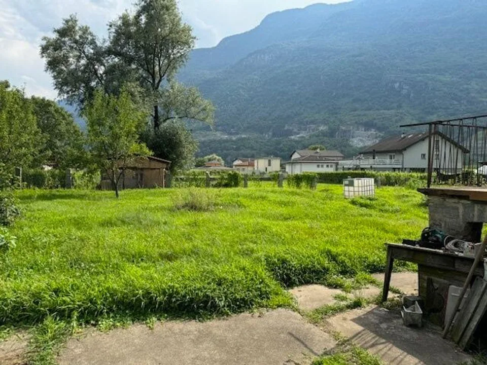 BIASCA - auf einem Grundstück von 850 qm - HAUS zu renovieren