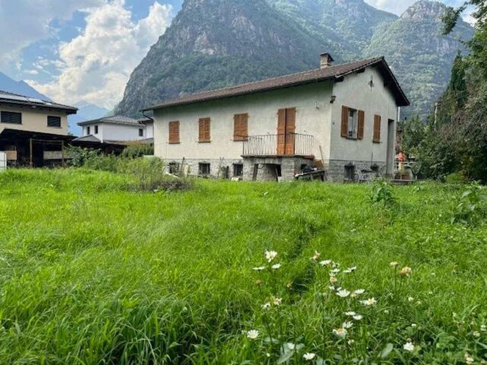 BIASCA - auf einem Grundstück von 850 qm - HAUS zu renovieren