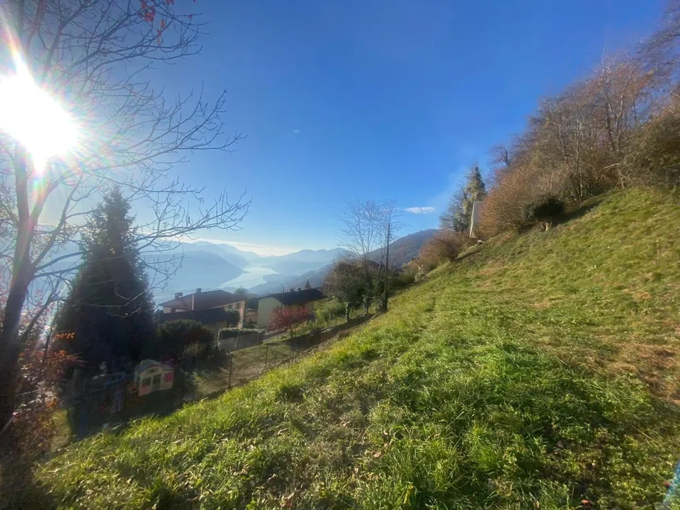 terreno di 1344 m2 edificabile ca. 900 m2. molto tranquilla, solegg...
