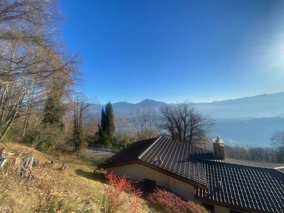 terreno di 1344 m2 edificabile ca. 900 m2. molto tranquilla, solegg...